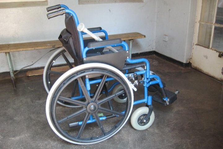 2010 12 Hospitalsudstyr til Zimbabwe 3